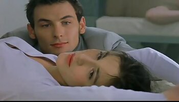 Massagista deixa seu cliente gozar dentro de sua buceta melhor filme de pornô