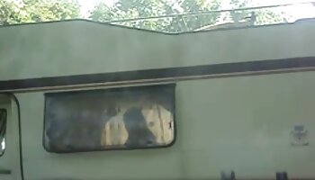 adolescente pequena de 18 anos leva os melhores filme de pornô seu primeiro pau enorme e grosso e escuro de monstro