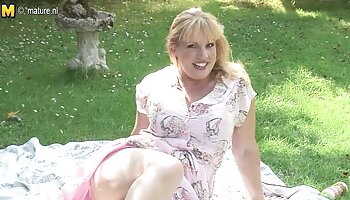 Marionete branca para os melhores videos de porno brasileiro amantes em tons escuros