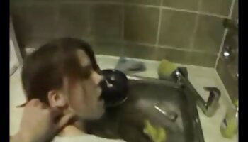 Menino, de má os melhores filme pornô de 2020 vontade, corrompe meia-irmã se masturbando no banho