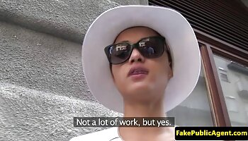 Vítima sentada no rosto com dominância os 10 melhores filmes porno cheia de baba de cabelos castanhos derretidos