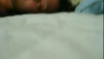 MILF se junta ao enteado e sua namorada os melhores filmes pornô em um trio